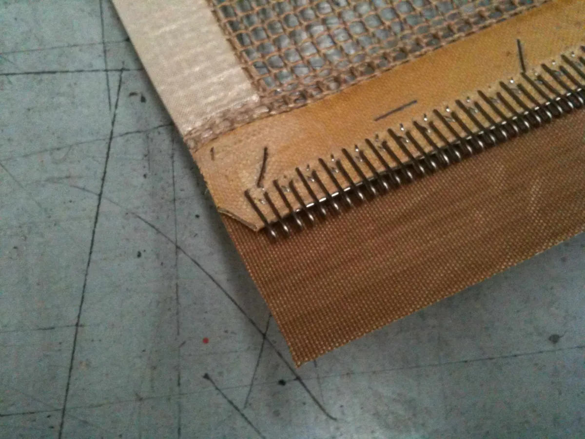 Empalme con grapas y solapa en banda de malla de PTFE de 4 x 4 mm